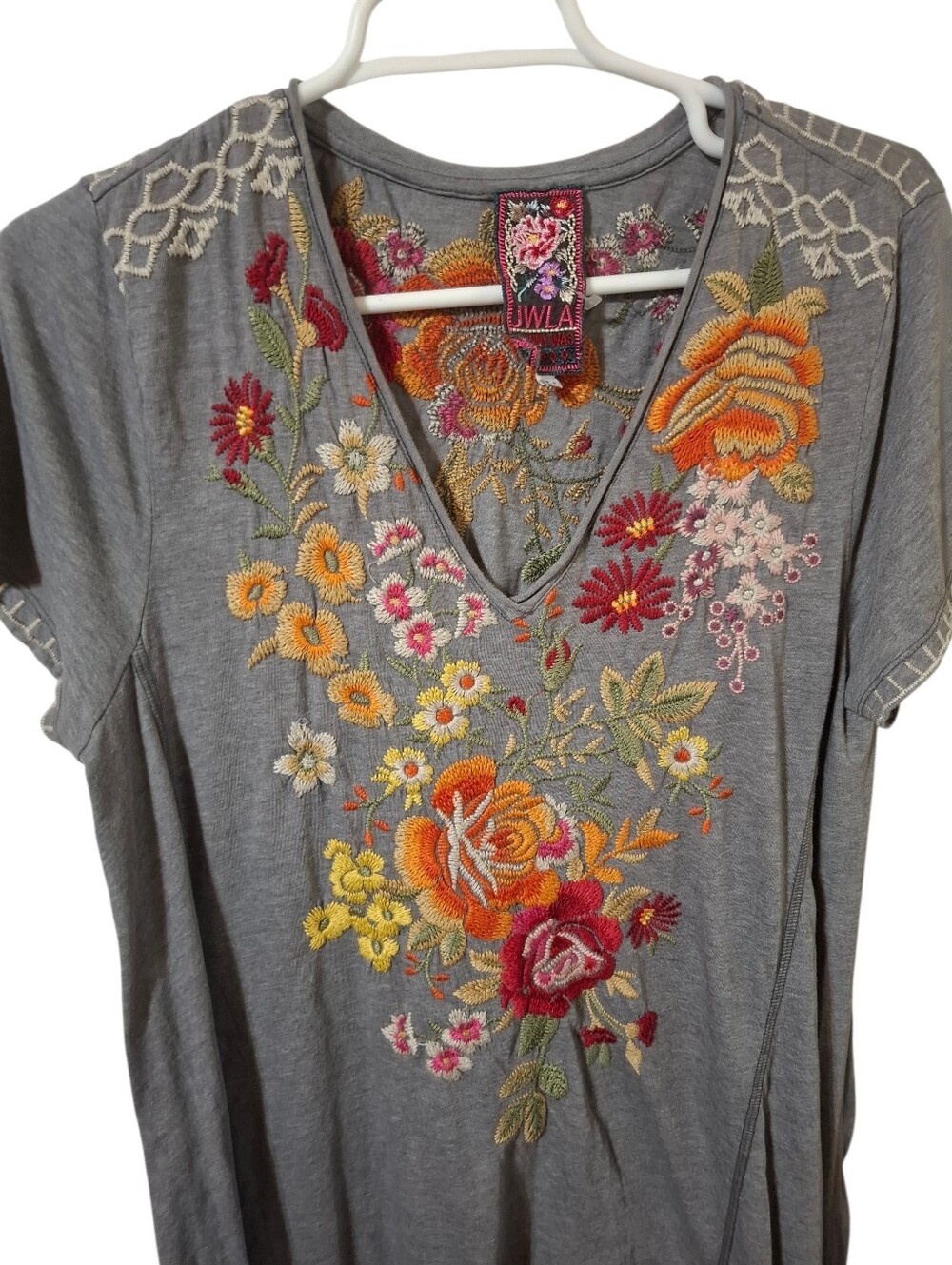 Johnny Was Adeline Floral (Size L) Embroidered Gray V-Neck Tunic Top - Picture 3 of 4